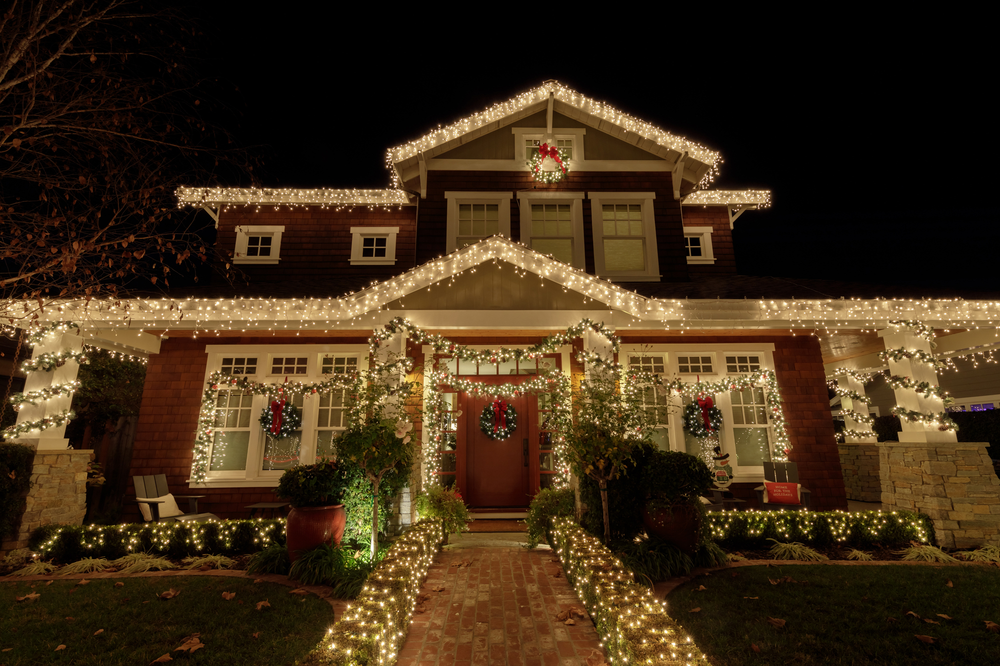 Christmas night lights decorating house